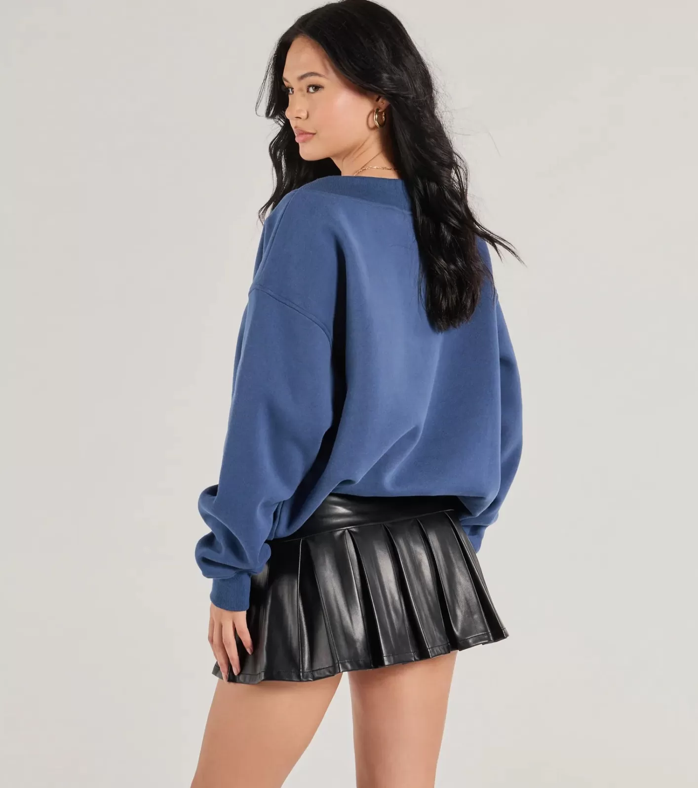 Windsor 90 Graphic Oversized Pullover Sweatshirt NAVY Outlet