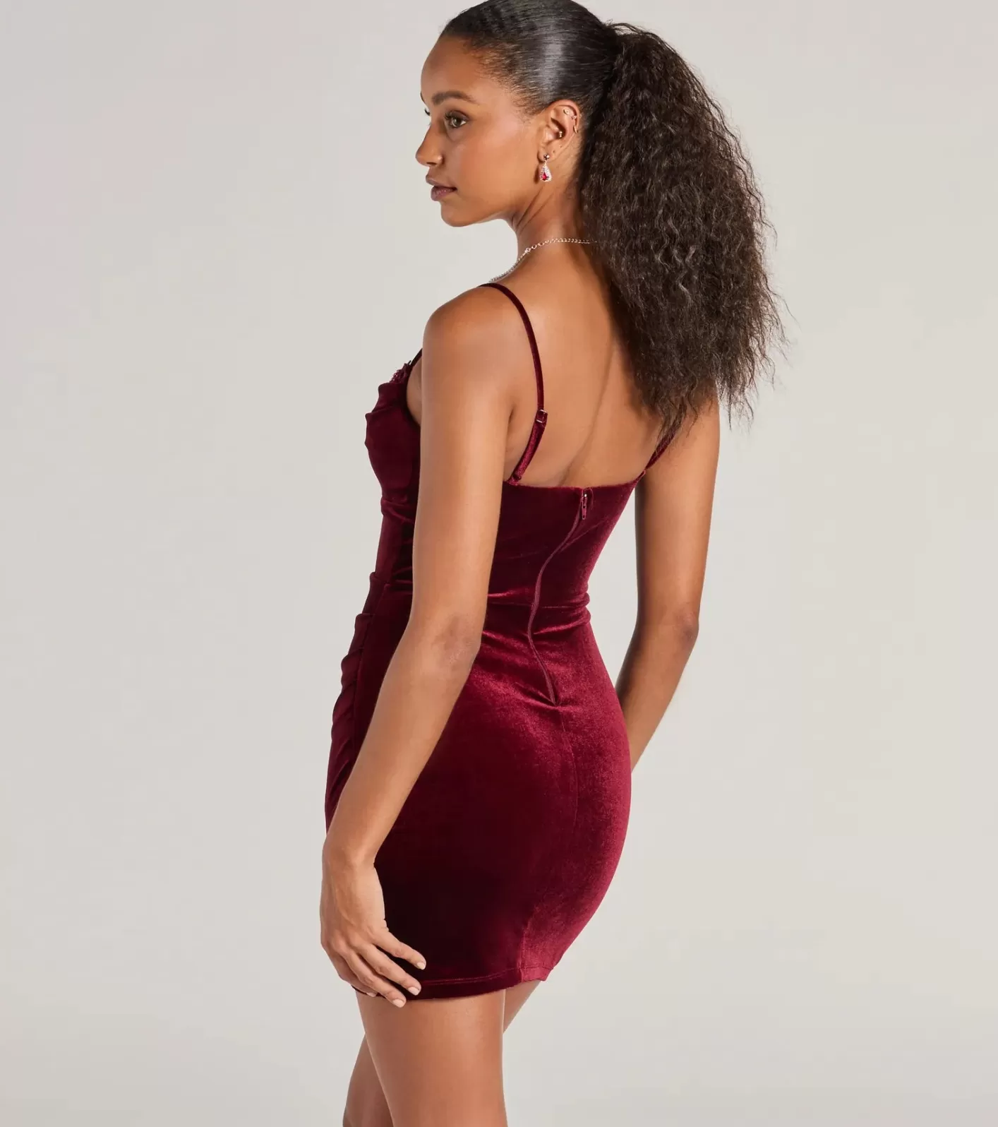 Windsor Alyssa Beaded Applique Bodycon Velvet Mini Dress WINE Fashion