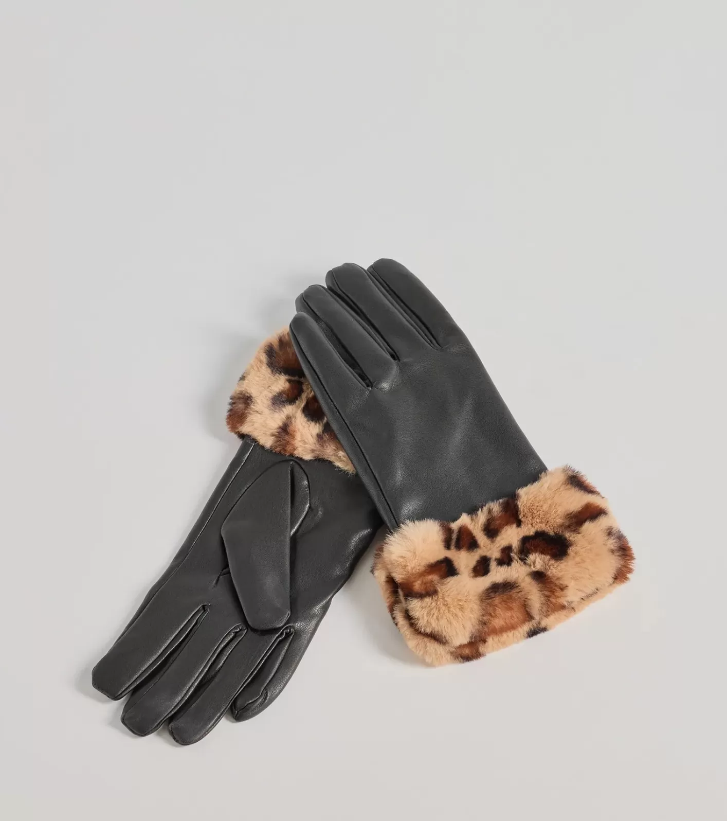 Windsor Chic Embrace Faux Leather Leopard Print Gloves BLACK New
