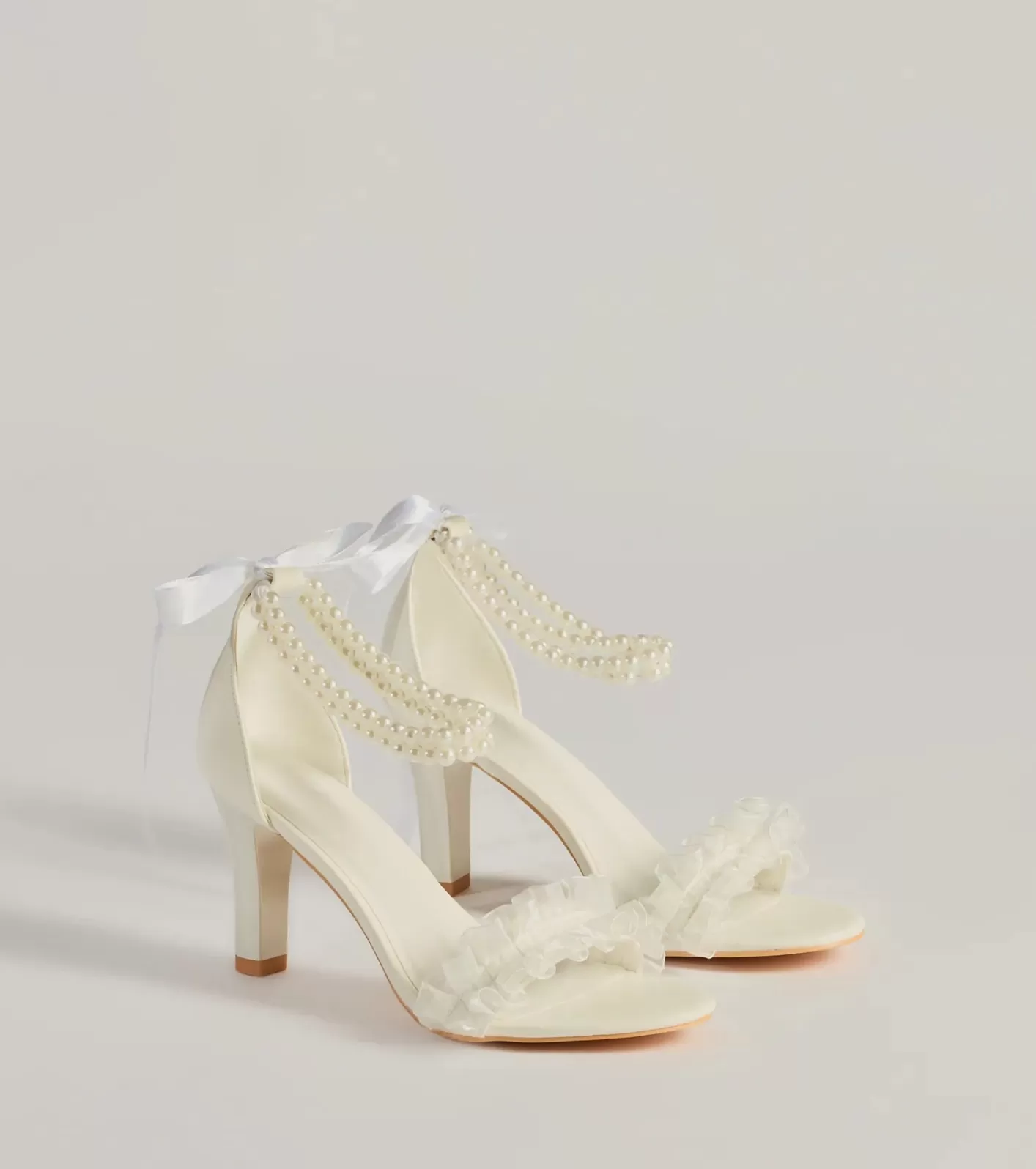Windsor Chic Touch Pearl Strap Bow Stiletto Heels WHITE Hot