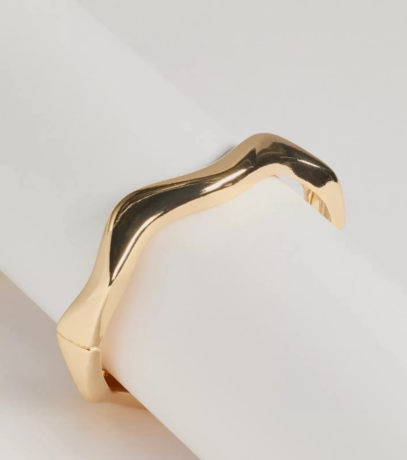 Windsor Classic Twist Wavy Metal Clasp Bracelet GOLD New