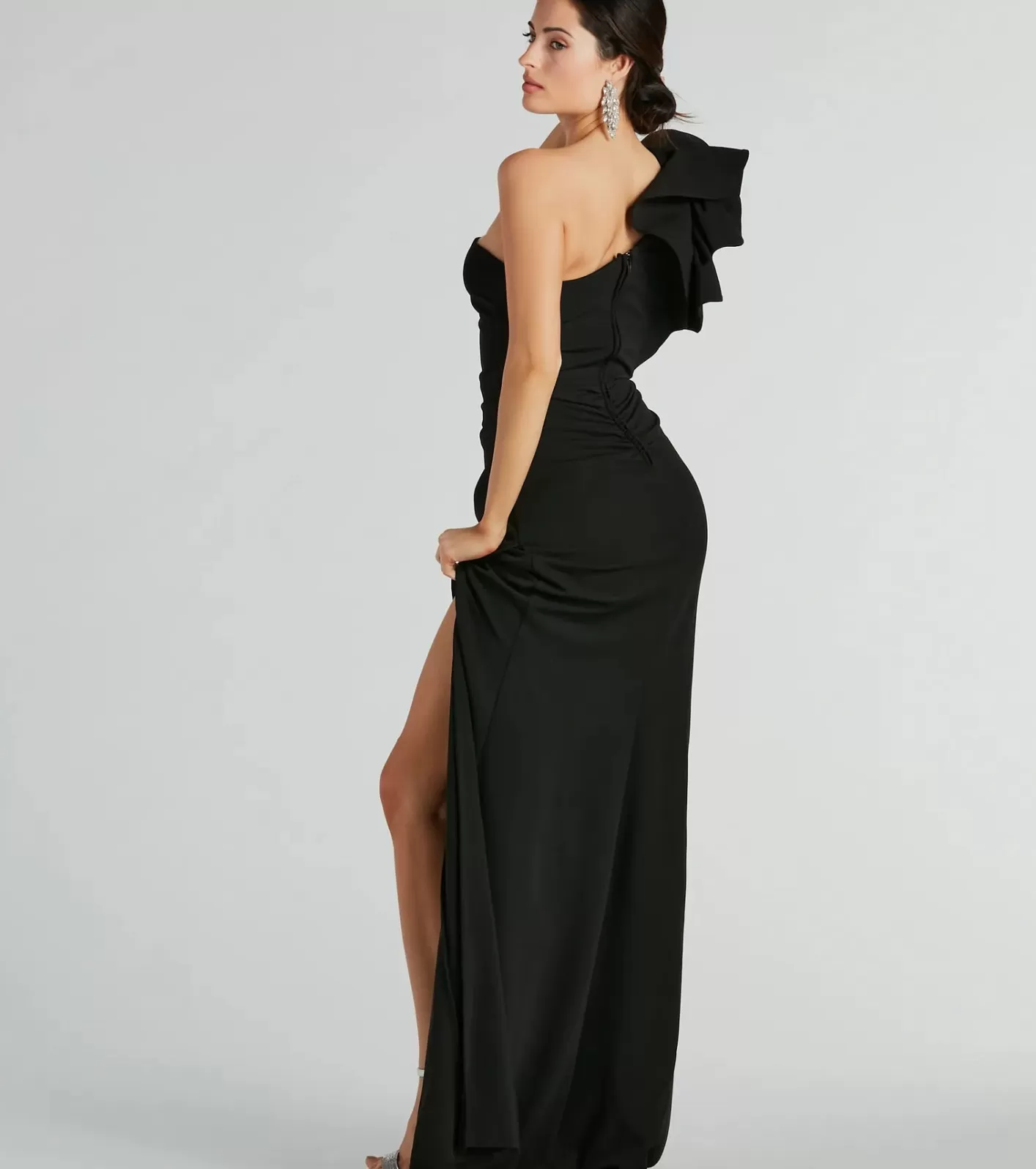 Windsor Claudia Ruffled One-Shoulder Crepe Mermaid Dress BLACK Flash Sale