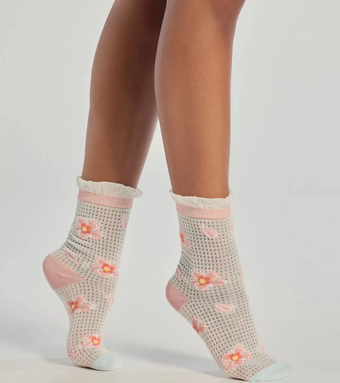 Windsor Floral Charm Three-Pack Sock Set IVORY Outlet