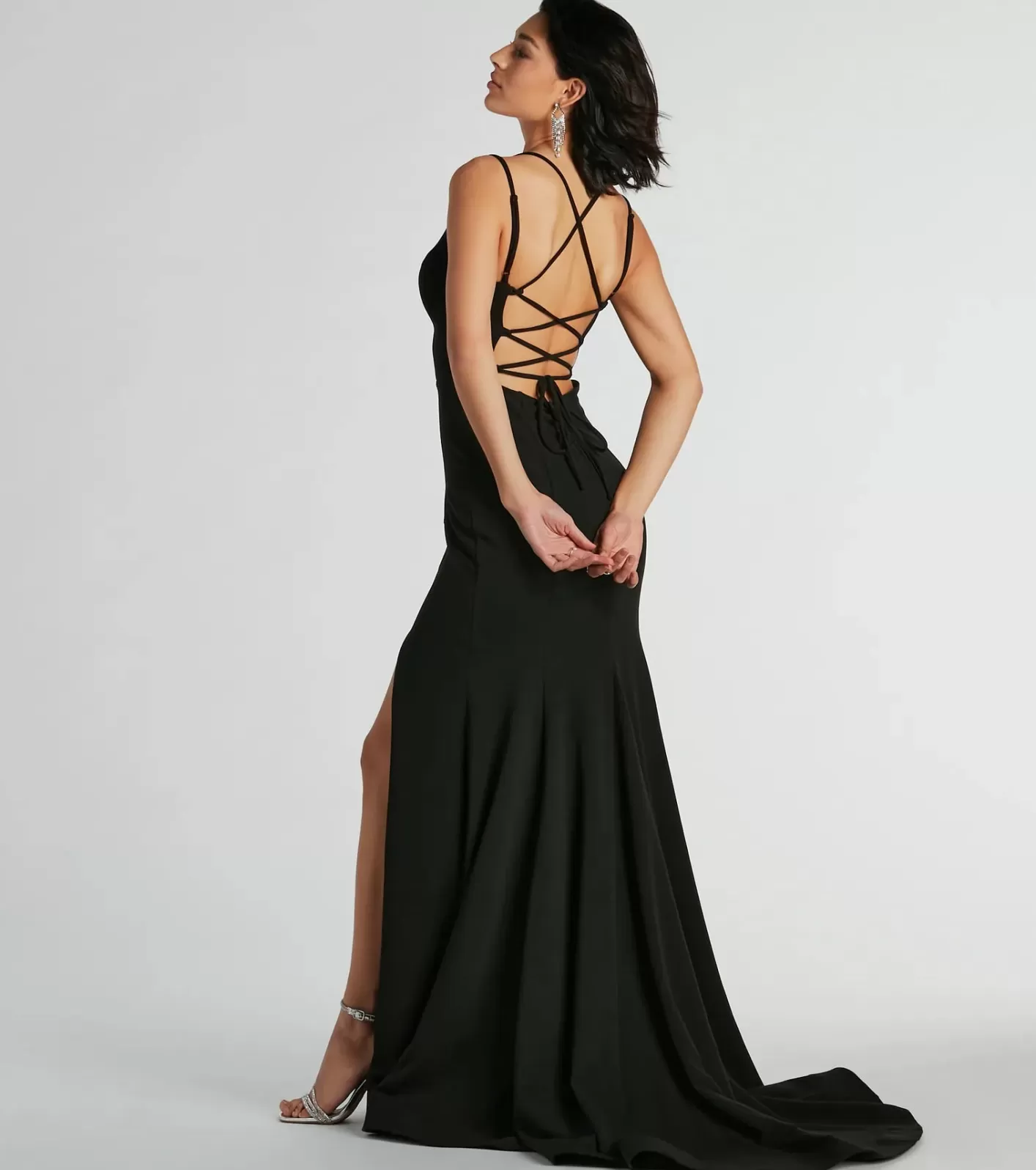 Windsor Gabriela V-Neck Lace-Up Mermaid Crepe Formal Dress BLACK Clearance