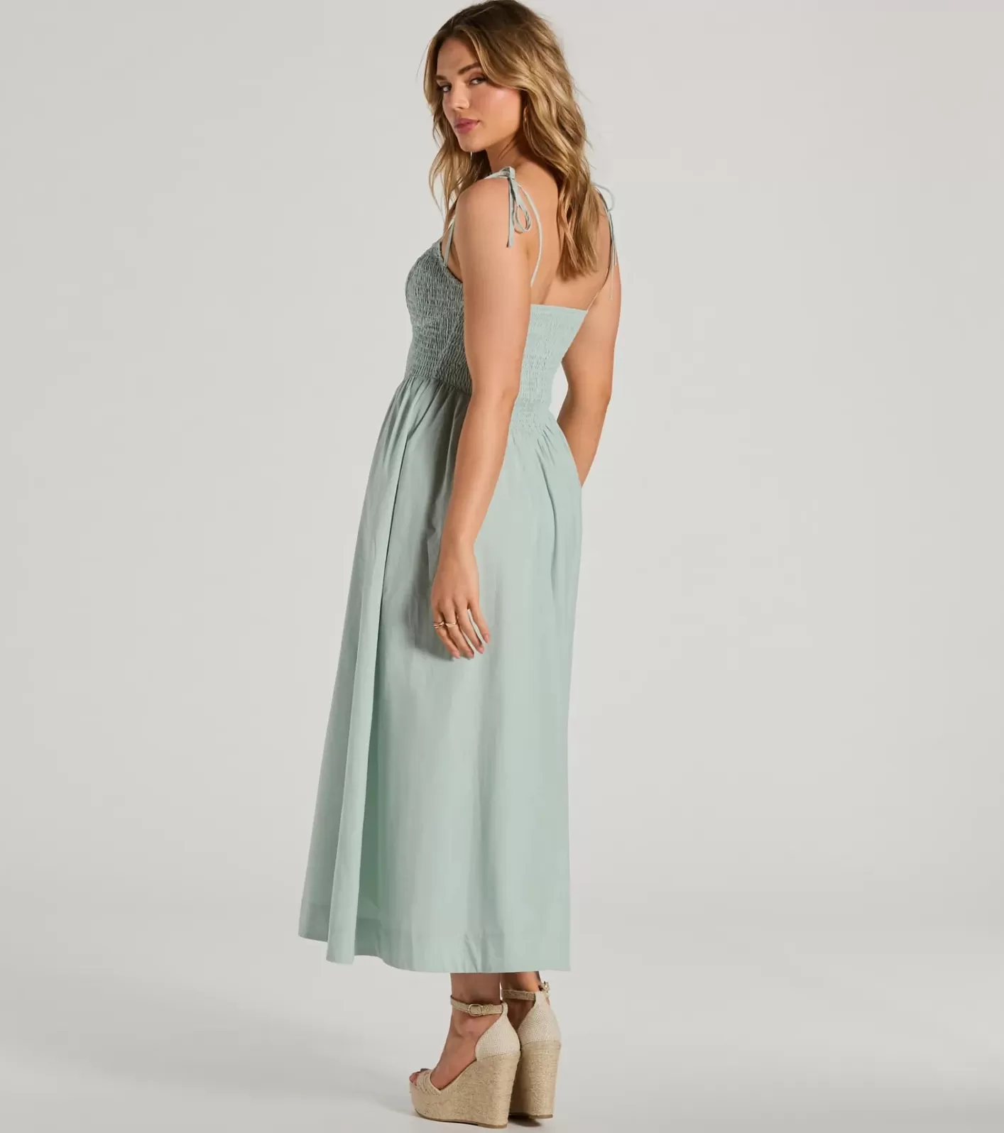Windsor Picture Perfect V-Neck Smocked A-Line Midi Dress MINT Best