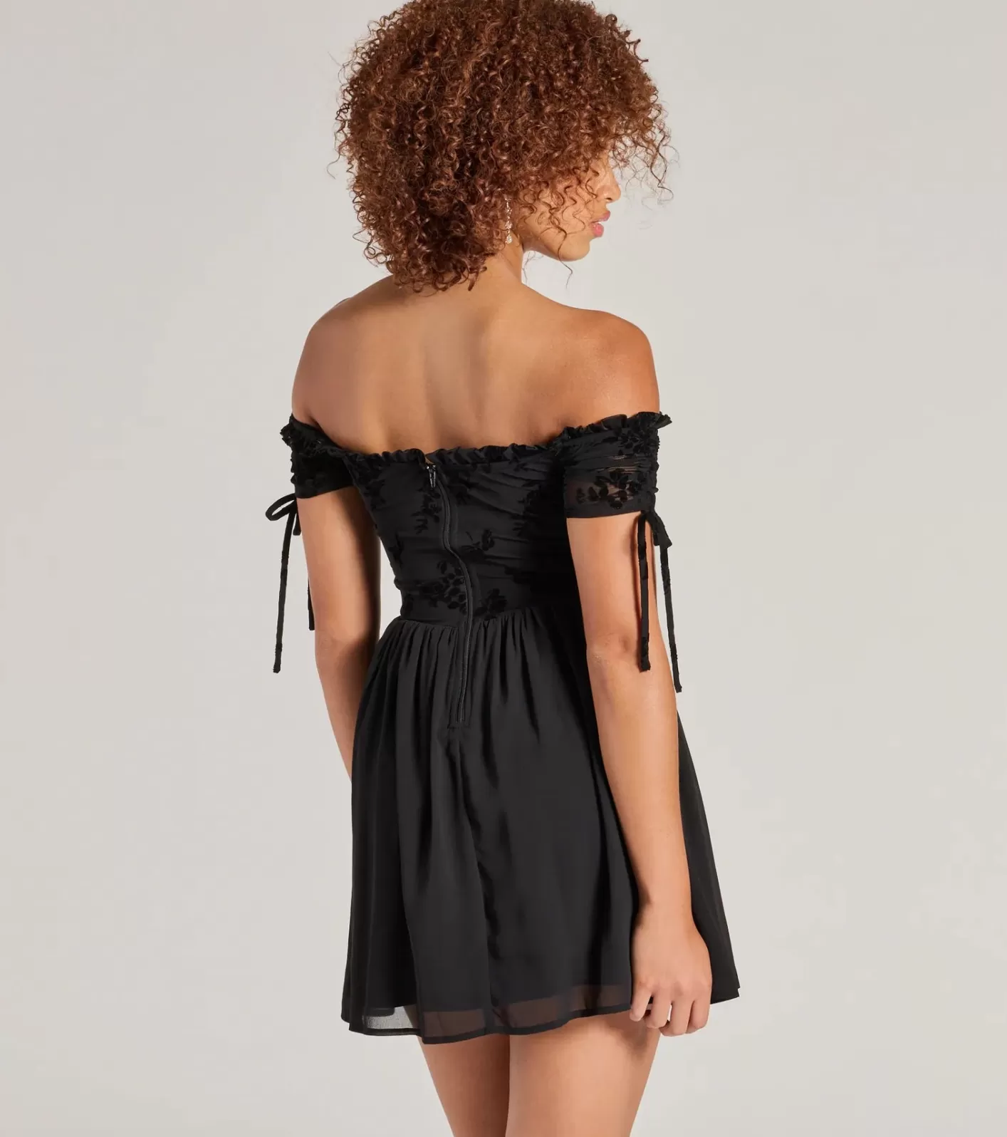 Windsor Radiating Luxe Flocked Velvet Skater Dress BLACK Discount