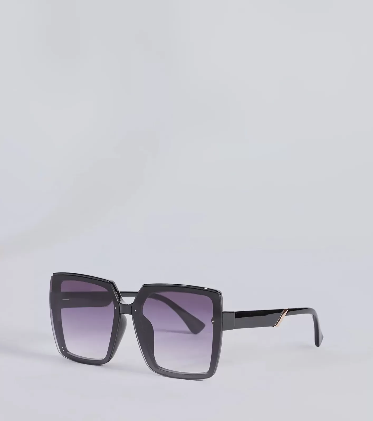Windsor So Sleek Oversized Rectangle Sunglasses BLACK Outlet